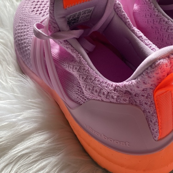 ❄️ADIDAS Ultraboost 5.0 DNA J Women’s 6 - Picture 9 of 16